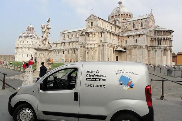 Conny's Kurierdienst am Dom in Pisa (Italien)